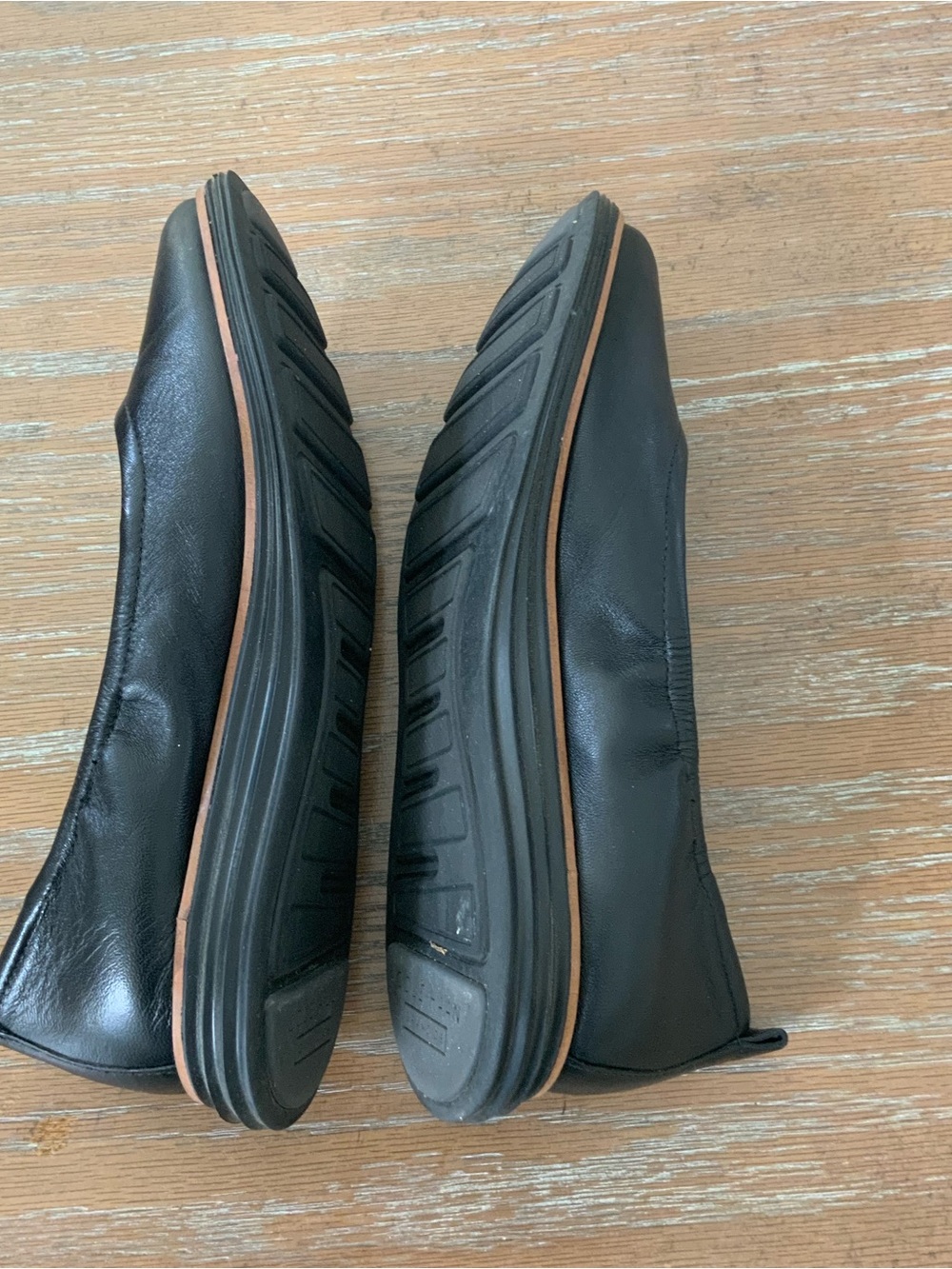Cole Haan Women’s Black Leather Slip-On Flats Round Toe Shoes US7 - Picture 4 of 8